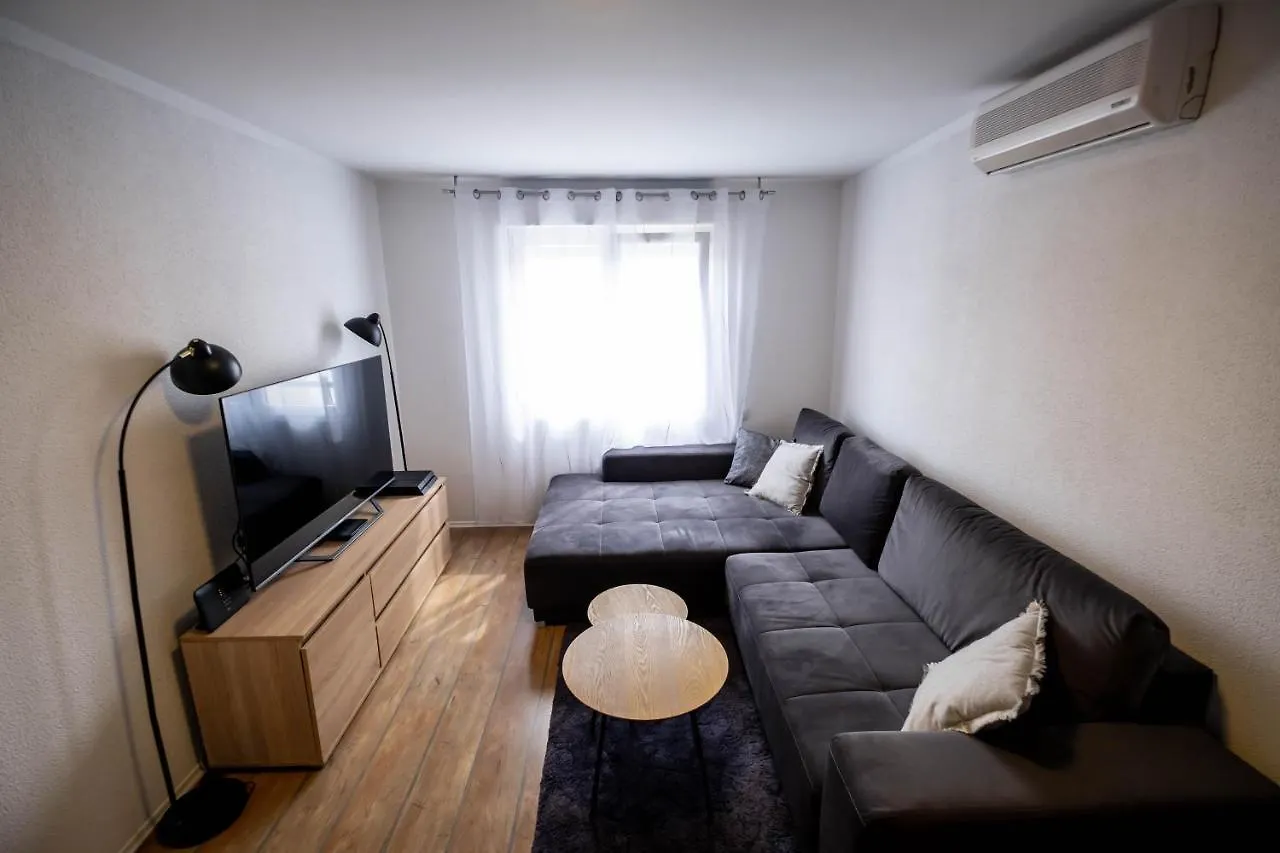 Studio Apartman Bueno Apartment Pula 0*,